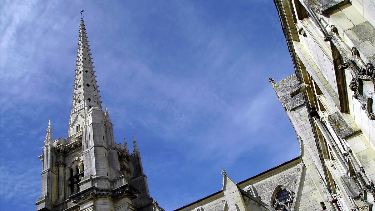 Vacances à Luçon : la flèche de la cathédrale Notre-Dame-de-l'Assomption