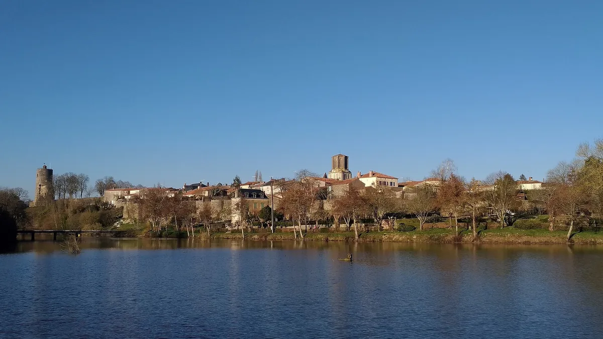Vue d'ensemble du village de Vouvant